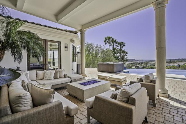 7335 El Fuerte St, Carlsbad CA: https://media.crmls.org/mediaz/64710d3f-7ea5-49f8-9e31-950cbacc3e98.jpg