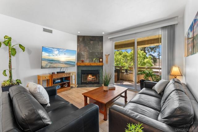 7402 Fortuna Vista Ct, Santee, California 92071, 2 Bedrooms Bedrooms, ,2 BathroomsBathrooms,Condominium,For Sale,Fortuna Vista Ct,250032367SD
