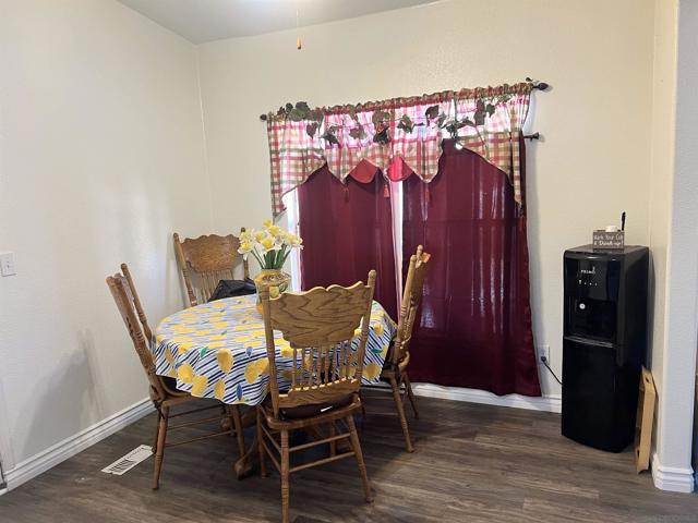 22545 El Centro Rd, Apple Valley CA: https://media.crmls.org/mediaz/6471e070-a037-4346-904c-8b1d91018353.jpg