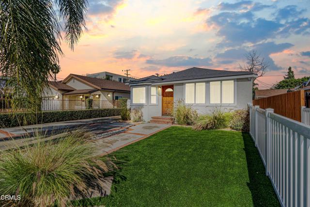 Detail Gallery Image 2 of 37 For 15233 Camarillo St, Sherman Oaks,  CA 91403 - 5 Beds | 4 Baths