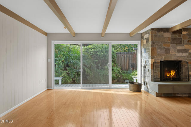 2102 Buena Vista Drive, Camarillo CA: https://media.crmls.org/mediaz/6472a949-389a-4cd3-b3e9-8196de2e0143.jpg