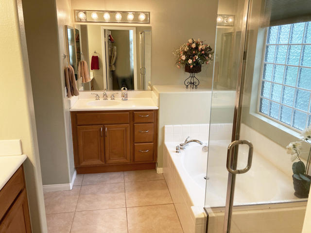 82087 Hopkins Drive, Indio CA: https://media.crmls.org/mediaz/647306d8-f85d-41ea-b3d8-348f16ee7f97.jpg