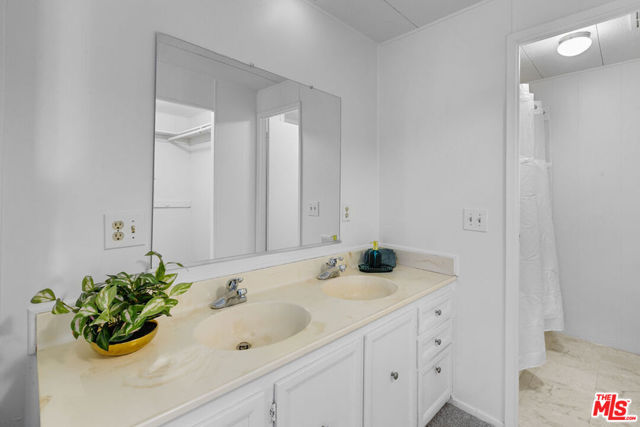 29500 Heathercliff, Malibu CA: https://media.crmls.org/mediaz/64730875-2853-40d4-820b-61e620e471e2.jpg