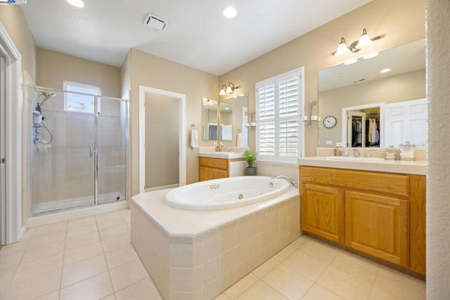 1037 Lexington Way, Livermore CA: https://media.crmls.org/mediaz/64731127-d3c2-4234-9095-2e1ba111516b.jpg