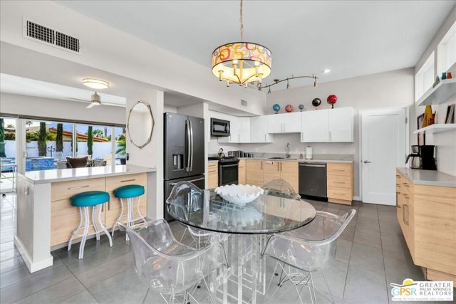 3351 E Paseo Barbara, Palm Springs CA: https://media.crmls.org/mediaz/64738046-2b6a-4a52-a868-780b223c9011.jpg