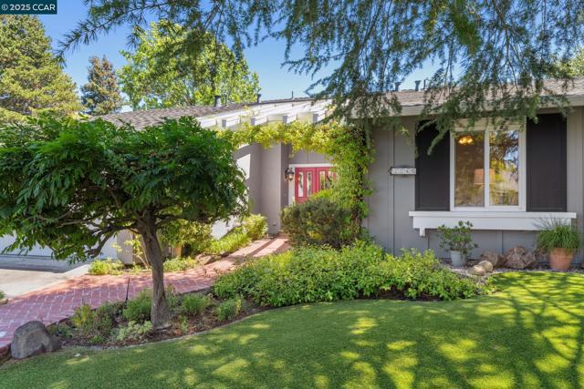 3245 Newport Court, Walnut Creek CA: https://media.crmls.org/mediaz/6473b1a1-23a9-4b40-8efd-70057dcb28de.jpg
