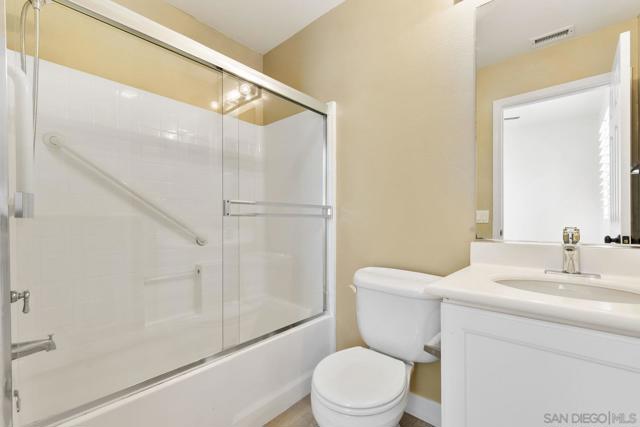 2337 Douglaston Glen, Escondido CA: https://media.crmls.org/mediaz/6473c1fd-1d34-4a3c-a308-ce2ff59f82a2.jpg