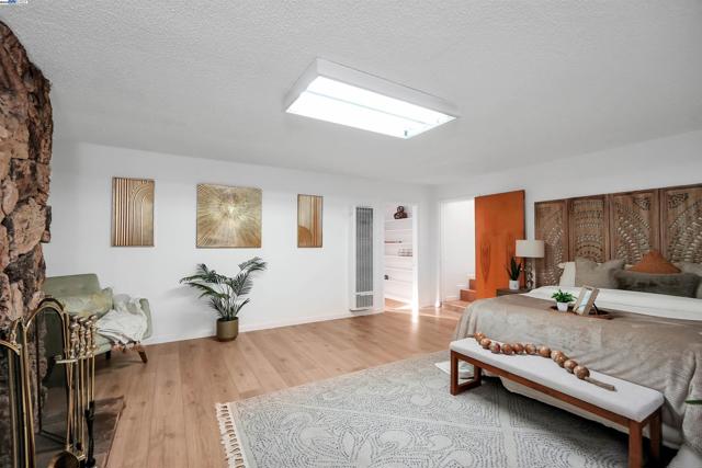 11132 Acalanes Dr, Oakland CA: https://media.crmls.org/mediaz/64744e52-811e-4b8d-bfe4-fea326d40248.jpg