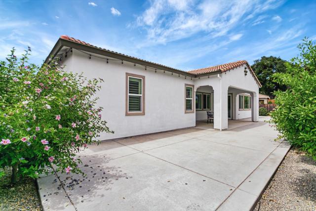 7942 Cinnamon Way, Gilroy CA: https://media.crmls.org/mediaz/64748864-2e26-48ec-ac43-081672588d1e.jpg