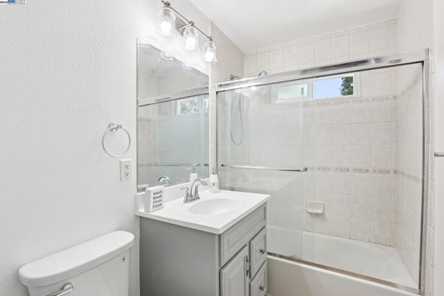 36302 Frobisher Dr, Fremont CA: https://media.crmls.org/mediaz/6474a12d-9a69-41d1-a68c-ba006d86b662.jpg