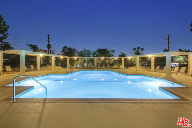 4455 Los Feliz Boulevard, Los Angeles CA: https://media.crmls.org/mediaz/6474e87e-6ce6-450c-8682-76416972f96a.jpg