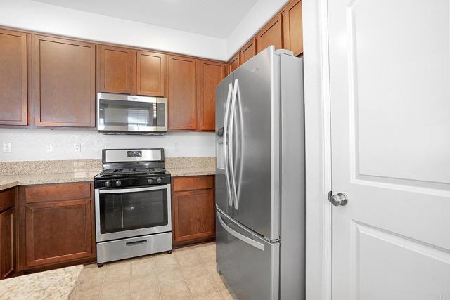 1665 Santa Alexia Avenue, Chula Vista CA: https://media.crmls.org/mediaz/6475643a-4403-4431-a9c5-96d282908753.jpg