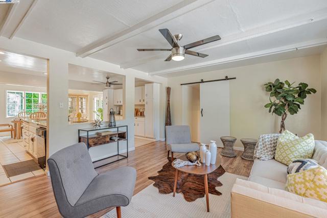 3950 Pinole Valley Rd, Pinole CA: https://media.crmls.org/mediaz/647601f0-438d-49e4-9ca0-e8803a6e22b2.jpg