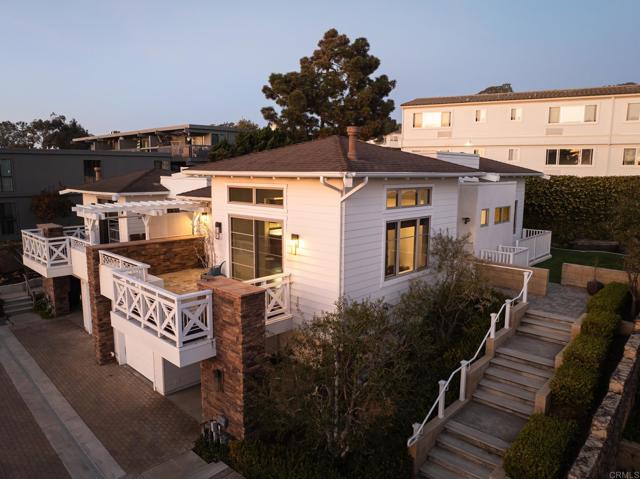 Detail Gallery Image 6 of 36 For 611 Stratford Ct, Del Mar,  CA 92014 - 2 Beds | 3/1 Baths