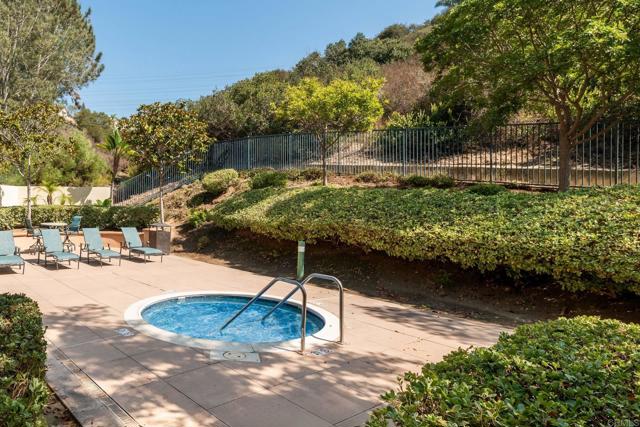 Detail Gallery Image 18 of 20 For 11323 Carmel Creek Rd, San Diego,  CA 92130 - 2 Beds | 2/1 Baths