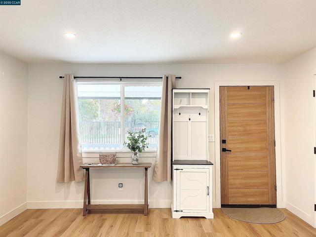 1923 Juliesse Avenue, Sacramento CA: https://media.crmls.org/mediaz/64774de2-dd7a-4ad6-91fd-47ab653fd847.jpg