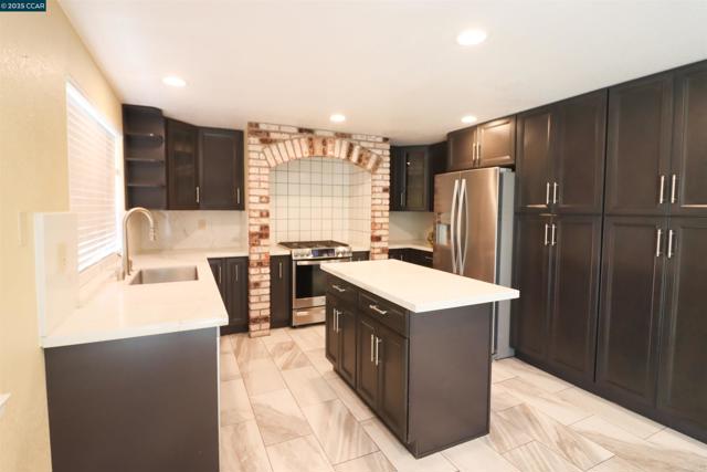 4632 Country Hills Dr, Antioch CA: https://media.crmls.org/mediaz/64777ba0-cec9-4b51-9f79-2d1c8f38b16f.jpg
