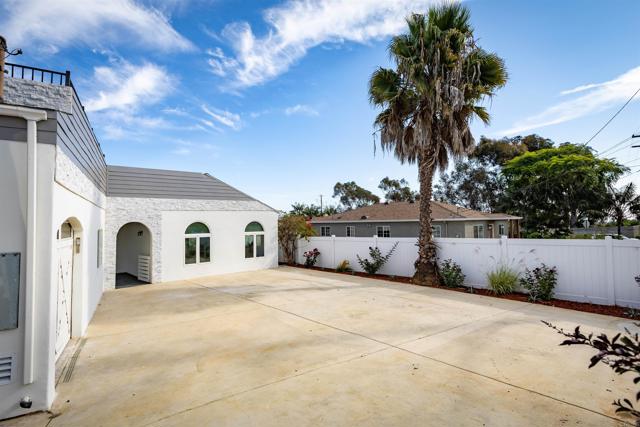 1513 California Street, Oceanside CA: https://media.crmls.org/mediaz/6477a821-ab76-4be1-9fea-c0dc3fcd2bde.jpg