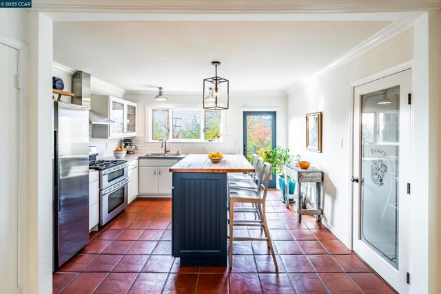 1085 Oak Hill Road #D, Lafayette CA: https://media.crmls.org/mediaz/64780695-2f37-4b9e-b786-e7ef4eeca90f.jpg