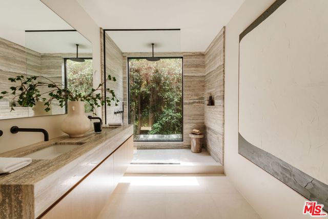 744 Amoroso Place, Venice CA: https://media.crmls.org/mediaz/64782138-4179-4159-ae44-7023b3b3dcfa.jpg