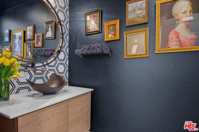 2584 Bungalow Place, Corona del Mar CA: https://media.crmls.org/mediaz/647857c0-ac83-452f-bd8b-4748ffdd4dea.jpg