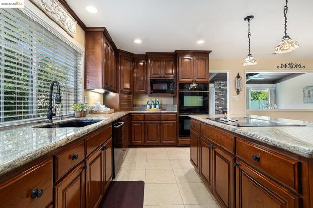 3031 Barmouth Dr, Antioch CA: https://media.crmls.org/mediaz/64788f49-0769-435e-a3bd-0ed7d53f43ba.jpg