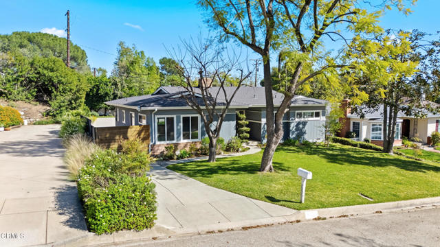 442 Crestvale Drive, Sierra Madre CA: https://media.crmls.org/mediaz/6478cb00-907c-4a21-9d44-2d81d20e653a.jpg