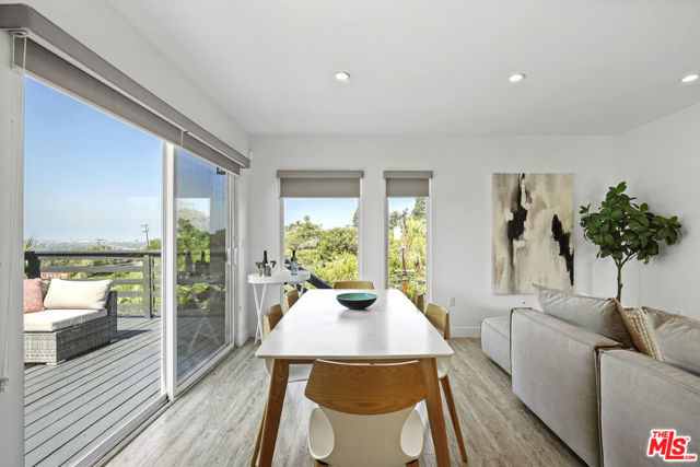 5549 Onacrest Drive, Los Angeles CA: https://media.crmls.org/mediaz/6478fa06-31f5-4559-b386-2ab8c93f3f49.jpg