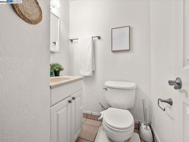 700 Fargo, San Leandro CA: https://media.crmls.org/mediaz/64790d35-89a4-4a77-b365-59c20553d042.jpg