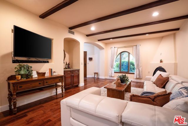 1331 N Sycamore Avenue, Los Angeles CA: https://media.crmls.org/mediaz/64791d3b-474a-46a2-9feb-c4c8f53ebf2b.jpg