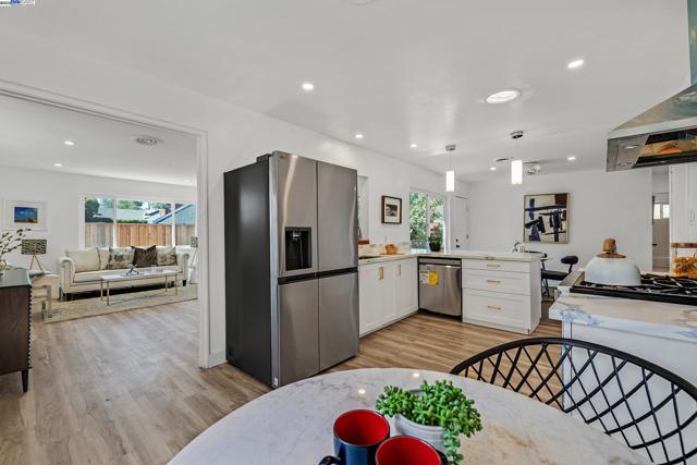15833 Via Toledo, San Lorenzo CA: https://media.crmls.org/mediaz/64792558-769a-4b05-b5aa-74130816eacc.jpg