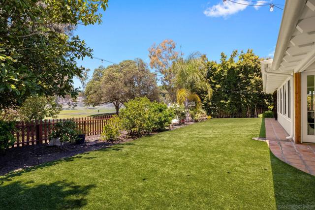 17268 Bernardo Oaks Dr, San Diego CA: https://media.crmls.org/mediaz/6479494f-0d61-4aa6-bf12-23ded168a06d.jpg