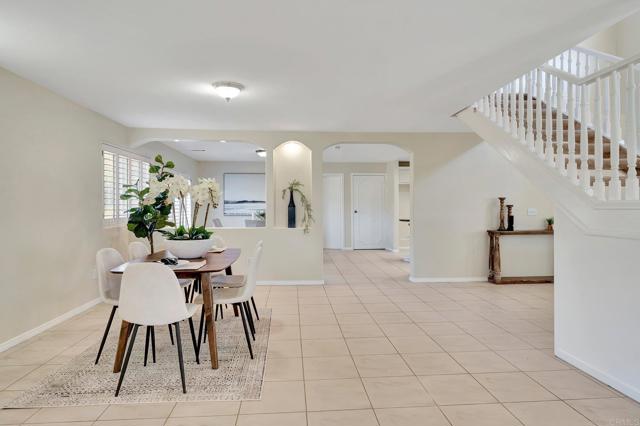 Image 17 of 49 For 2340 Mount Elena Way