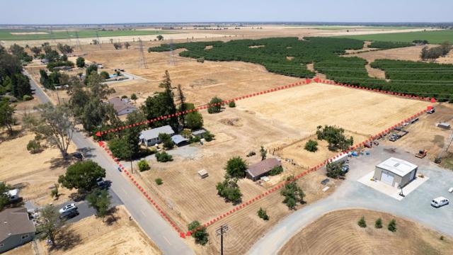 11835 Hobday Road, Wilton CA: https://media.crmls.org/mediaz/64797f99-8389-4822-8de1-0f69bc63313e.jpg