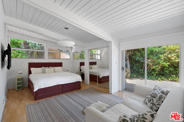 12400 Deerbrook Lane, Los Angeles CA: https://media.crmls.org/mediaz/6479b085-769b-4916-ac57-f4cb5df303e2.jpg