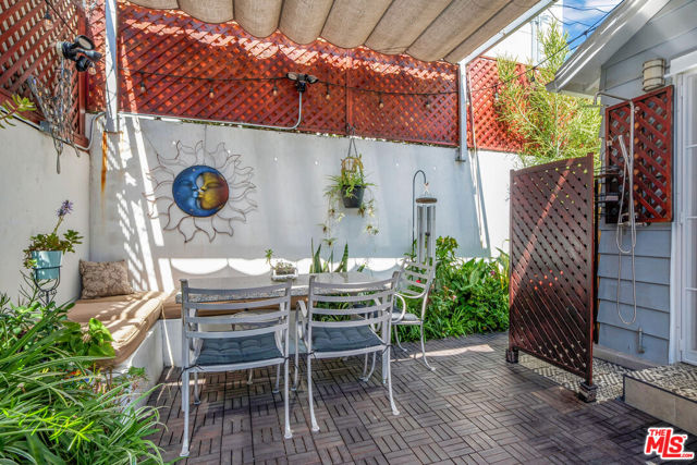 461 N St Andrews Place, Los Angeles CA: https://media.crmls.org/mediaz/647a1b03-8a4a-4f86-bb4e-337aaab64096.jpg