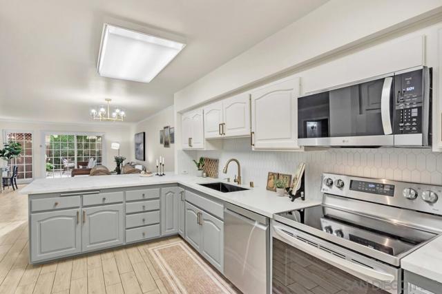 2600 Torrey Pines Rd, La Jolla CA: https://media.crmls.org/mediaz/647a4298-f85e-4b8a-b4e3-a19890c2247d.jpg