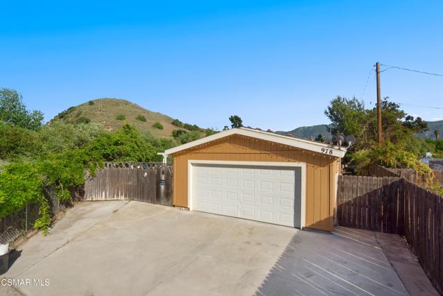 978 Main Street, Piru CA: https://media.crmls.org/mediaz/647ab128-3894-4744-9dfa-91fb16ae9bc1.jpg