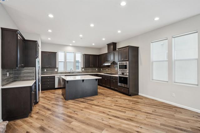 5813 Huntley Ave, Dublin CA: https://media.crmls.org/mediaz/647aca6e-a2c9-4b38-a089-6d2768b5a726.jpg