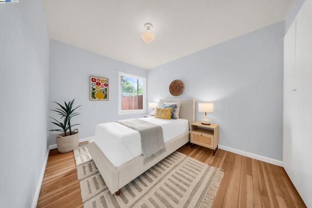 1811 3rd St, Alameda CA: https://media.crmls.org/mediaz/647b2fa3-cdab-4b67-a398-483ed272a97e.jpg