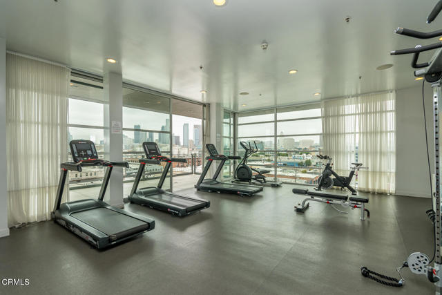 510 S Hewitt Street, Los Angeles CA: https://media.crmls.org/mediaz/647b601b-4f95-47ba-aaad-f2542bb13722.jpg