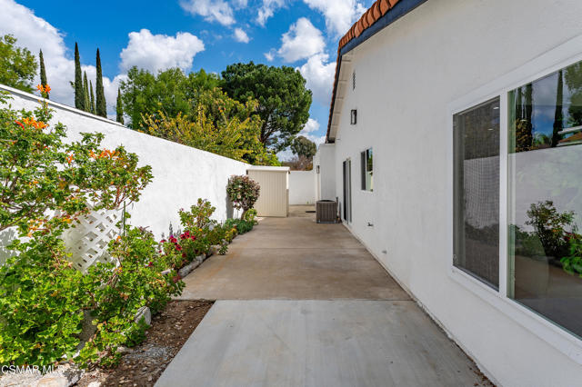 1161 Triunfo Canyon Road, Westlake Village CA: https://media.crmls.org/mediaz/647c43ab-1206-4013-9fca-6bdba9694c15.jpg