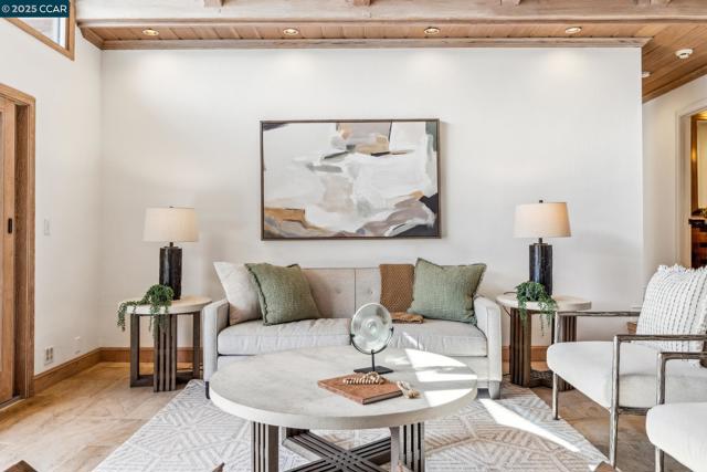 2160 Ridgewood Rd, Alamo CA: https://media.crmls.org/mediaz/647c629b-eb75-4cbb-903f-e8ae03515767.jpg