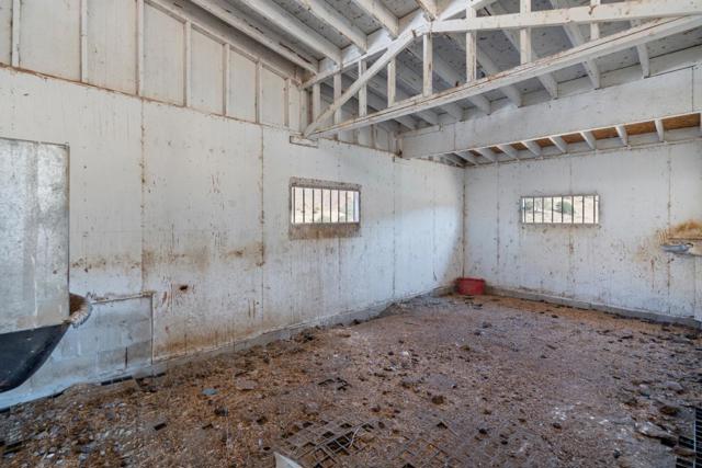 20101 Panoche Road, Paicines CA: https://media.crmls.org/mediaz/647caf62-dd84-40a4-9d48-7c8e8fa25c34.jpg