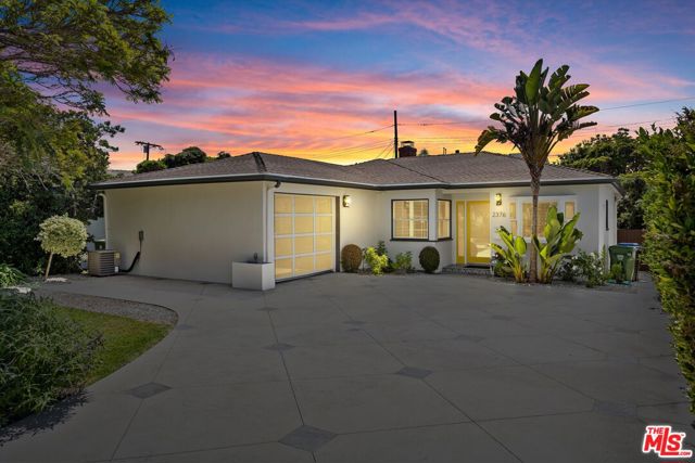 2376 Dewey Street, Santa Monica CA: https://media.crmls.org/mediaz/647cd5e3-8cf8-407d-a4ae-535cb5353ea9.jpg