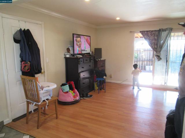 615 15Th St, Richmond CA: https://media.crmls.org/mediaz/647cfecb-d6df-43f1-aa47-3b5e066af2ca.jpg