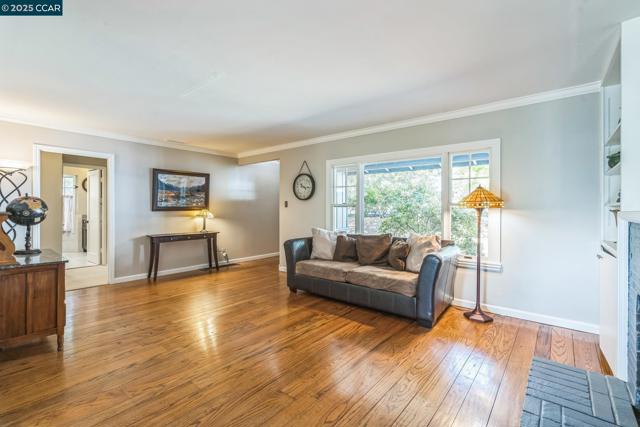 448 Cumberland Dr, Pleasant Hill CA: https://media.crmls.org/mediaz/647d1333-2ab2-4d56-8b21-acdad5710c31.jpg