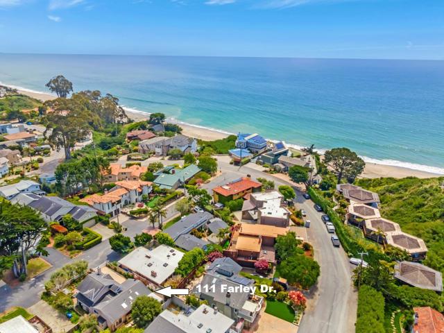 111 Farley Drive, Aptos CA: https://media.crmls.org/mediaz/647d1ddd-f5b7-462d-9fd5-a857d7893558.jpg