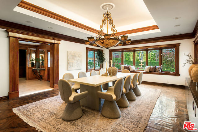 9996 Sunset Boulevard, Beverly Hills CA: https://media.crmls.org/mediaz/647d2da0-21a4-4163-9b65-320b47dfa202.jpg