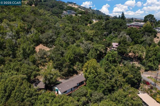 37 La Madronal, Orinda CA: https://media.crmls.org/mediaz/647d3cab-a98c-4f5e-901b-30bb2abc8720.jpg